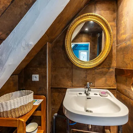 Superbe Chaumiere En Bord De *
