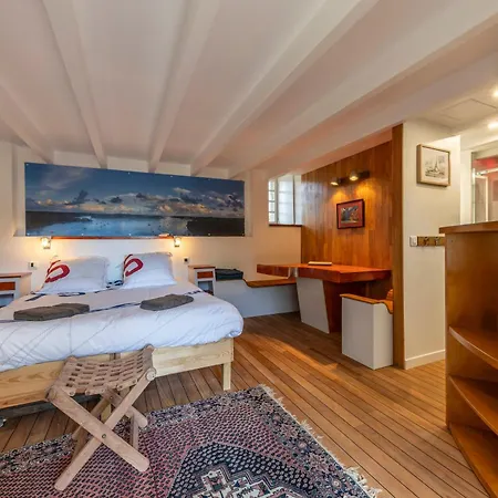 Superbe Chaumiere En Bord De Villa Fouesnant