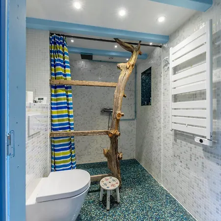 Superbe Chaumiere En Bord De Villa *