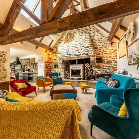 Superbe Chaumiere En Bord De Villa